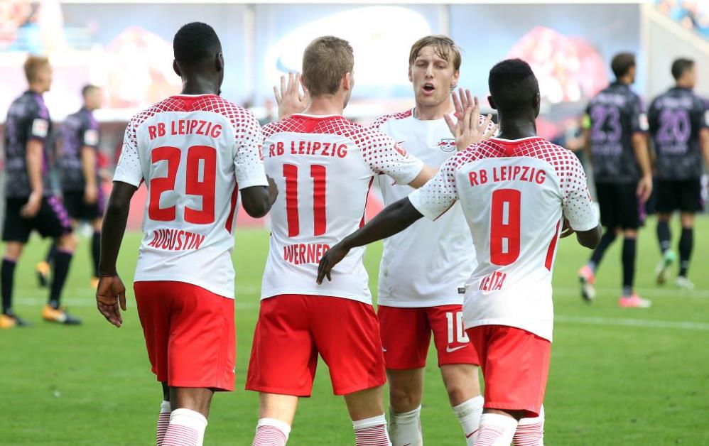 帕尔默小声说到。哥们一年不见你身价跌了一半